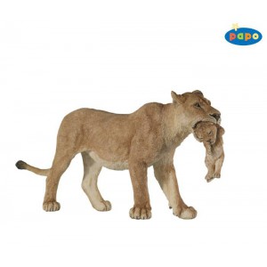 Lionne avec lionceau